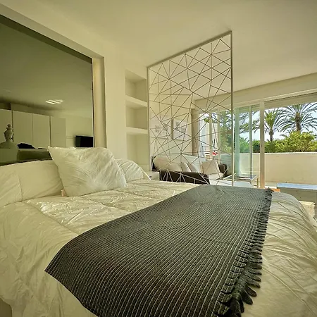 Coronado Studio W Pool By Homing Apartment